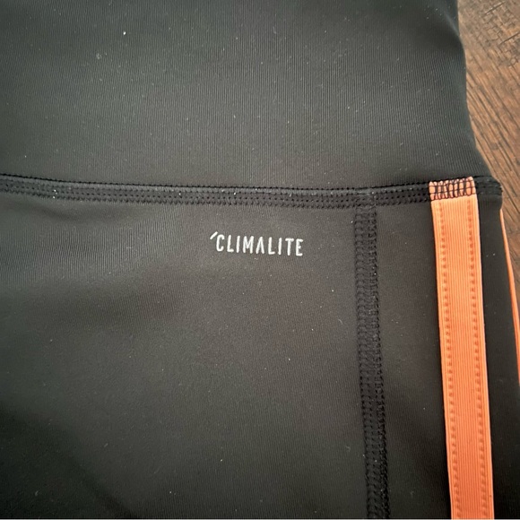 ADIDAS Climalite Athletic work out 3/4 leggings. Black with 3 pink stripe - Picture 3 of 9